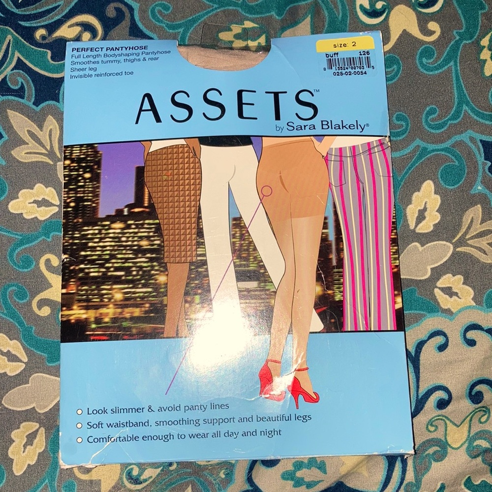 New!!! Assets by Spanx Perfect Pantyhose Buff size 2